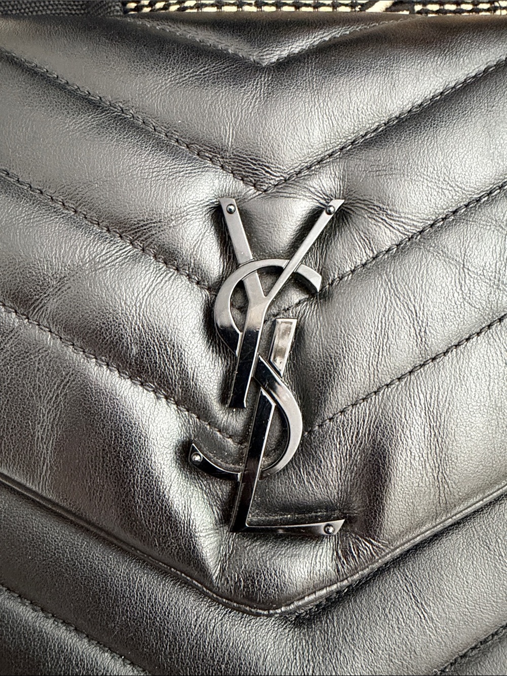 Saint Laurent Black Quilted Leather Shoulder Bag with Matte Logo - Picture 5 of 14